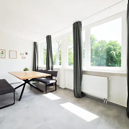 Tolstov - 3 - Kitchen - Dining - 25 Min To Messe Dus Apartman Düsseldorf