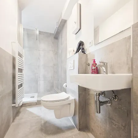 Tolstov - 3 - Kitchen - Dining - 25 Min To Messe Dus Appartement *